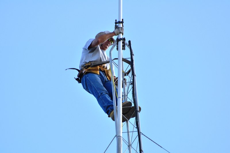 Bob-K4NBC, Old Antenna Coming Down 01.jpg